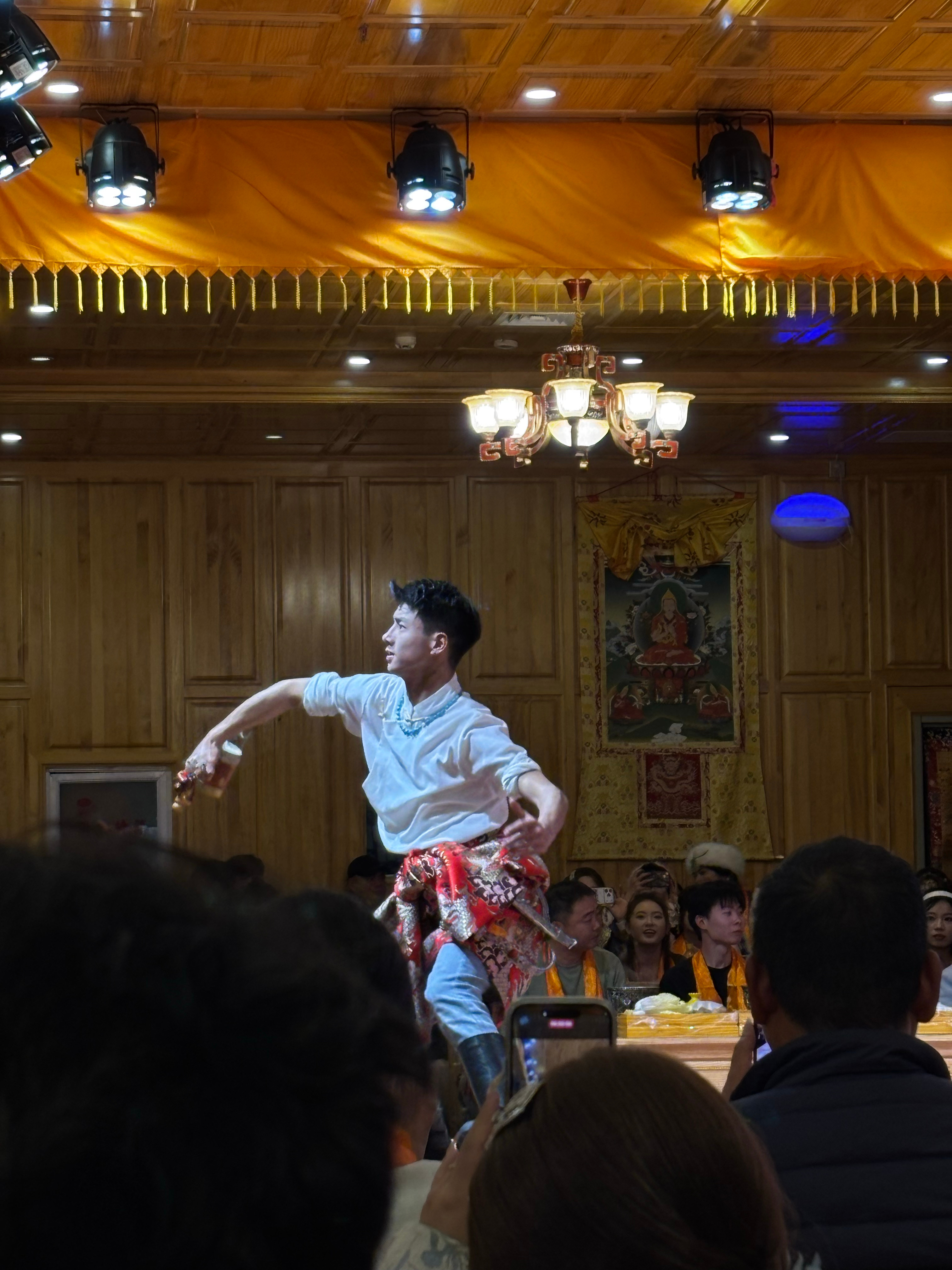 离不开香格里拉了，因为爱上了这里的藏族帅哥，本人比照片还帅，完全理想型，手摸了也