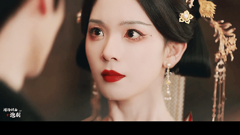 不过陈瑶水龙吟里好看多了之前那个短剧的造型看起来好长的脸、好老气 ​​​