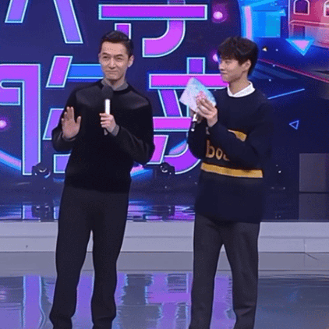 当你默默为他人而鼓掌的时候，命运也会回赠给你的。 ​​​