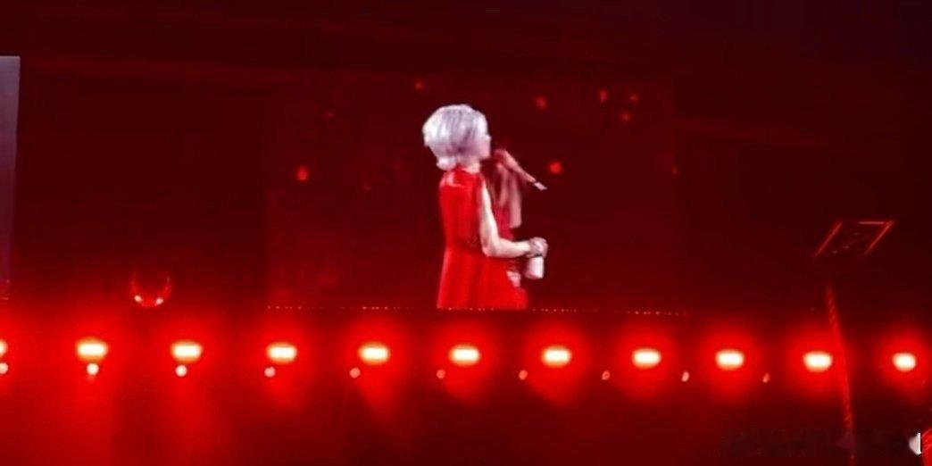 华晨宇 你瞅啥 华晨宇自带东北魂实锤！一句“你瞅啥”点燃全场，观众默契回怼“瞅你
