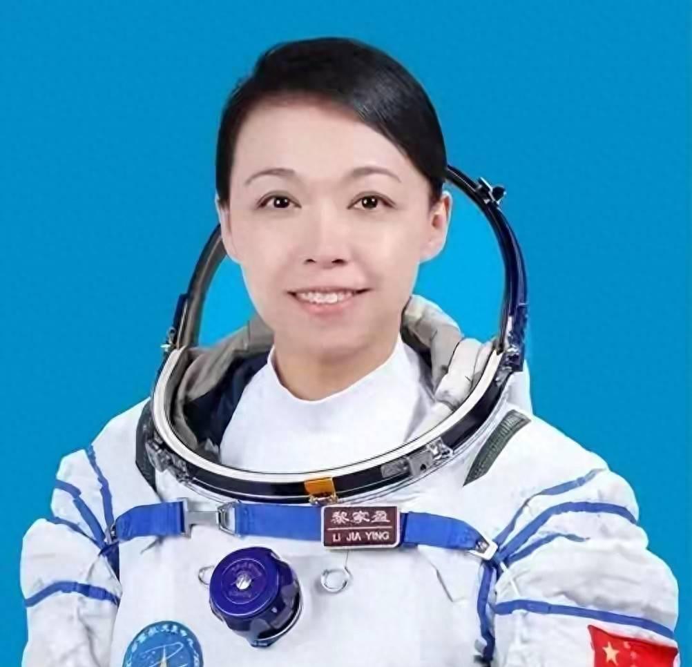 刚上太空仅一夜，就冒出不少恶意声音，香港母亲黎家盈刺痛了谁？
 
随着神舟二十三