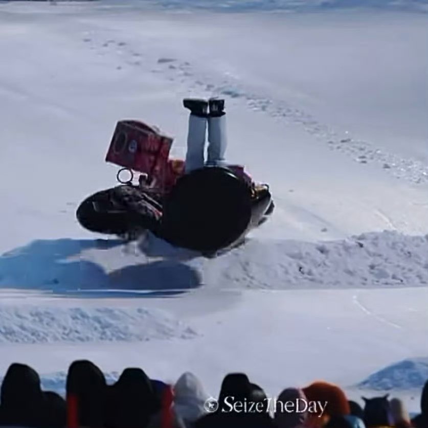刘耀文怎么摔得乱七八糟的刘耀文滑雪飞起来了 刘耀文滑雪飞起来了哈哈哈 