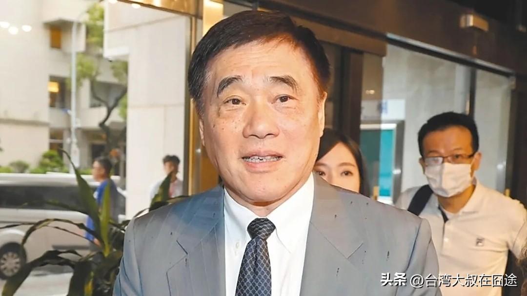 郝龙斌赵少康"二选一"！国民党主席之争暗藏"蓝白合"玄机，谁将扛起2026大选大