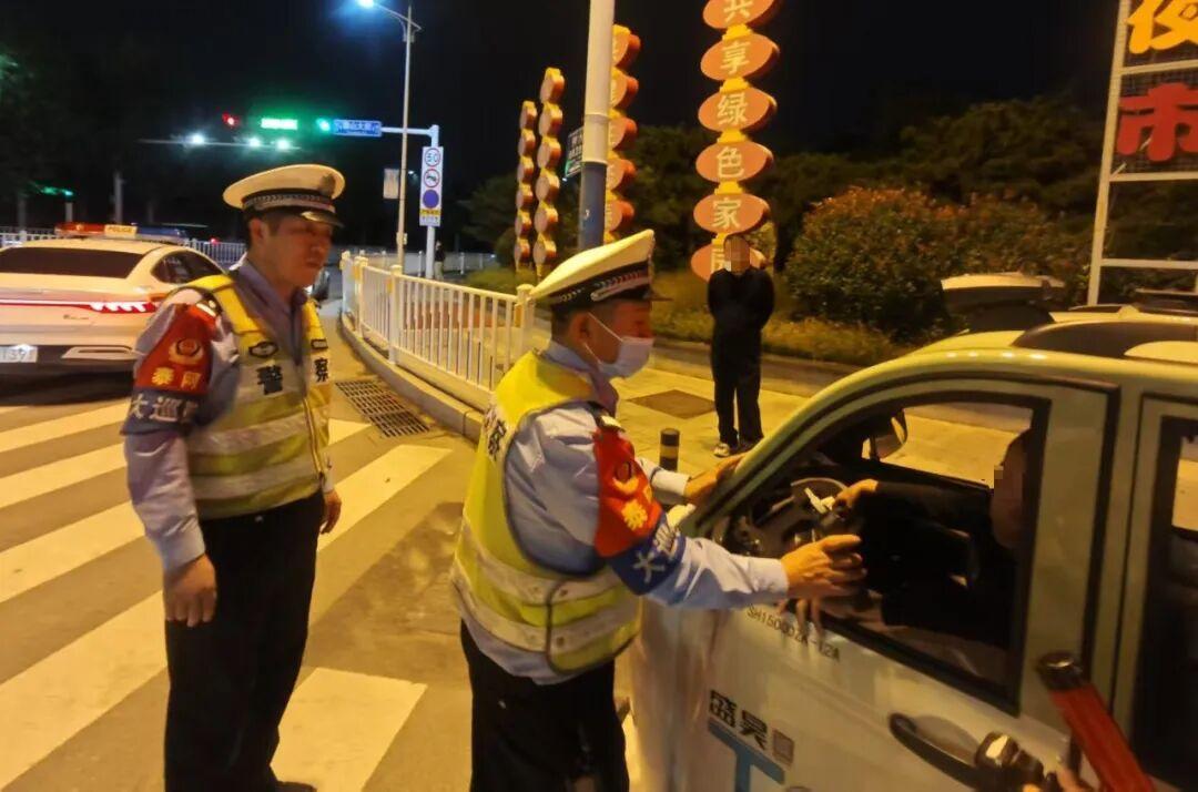 青島啤酒五廠老员工洵哥揭秘：無醇啤酒成应酬擋箭牌？泰安國慶80人顶风醉駕背后的荒