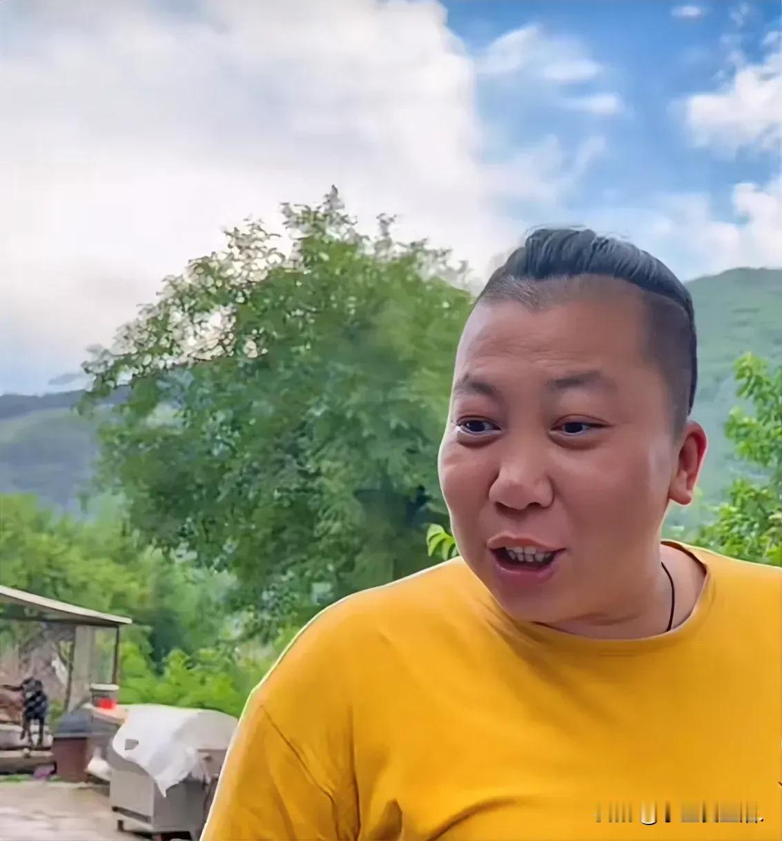 橱窗清空，东北雨姐似乎“凉了”。在受到处罚之后，目前东北雨姐积极启动了退一赔三的