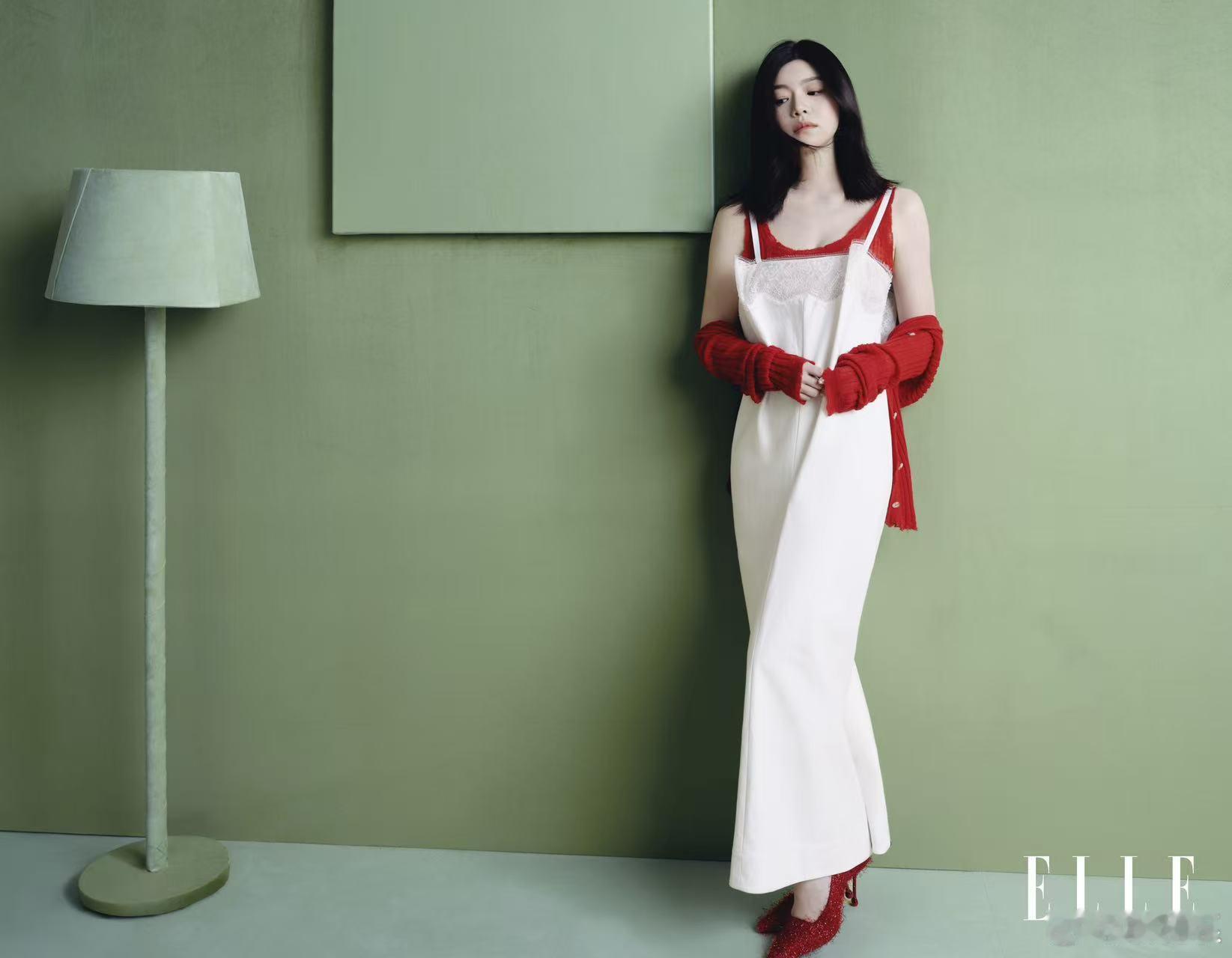 陈妍希开春ELLE大片陈妍希马卡龙色系大片  和春天也太配了吧！这组撞色造型甜度