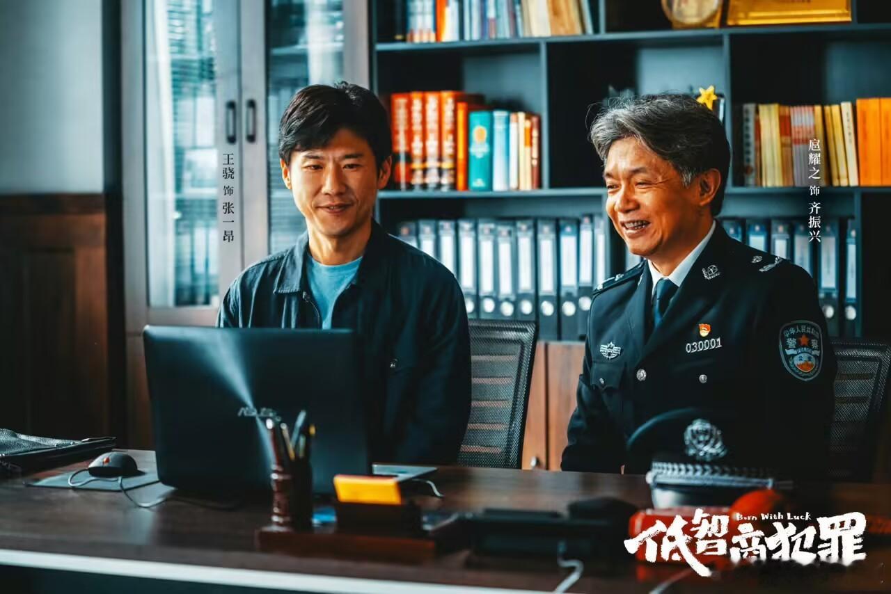 低智商犯罪继续看！ 