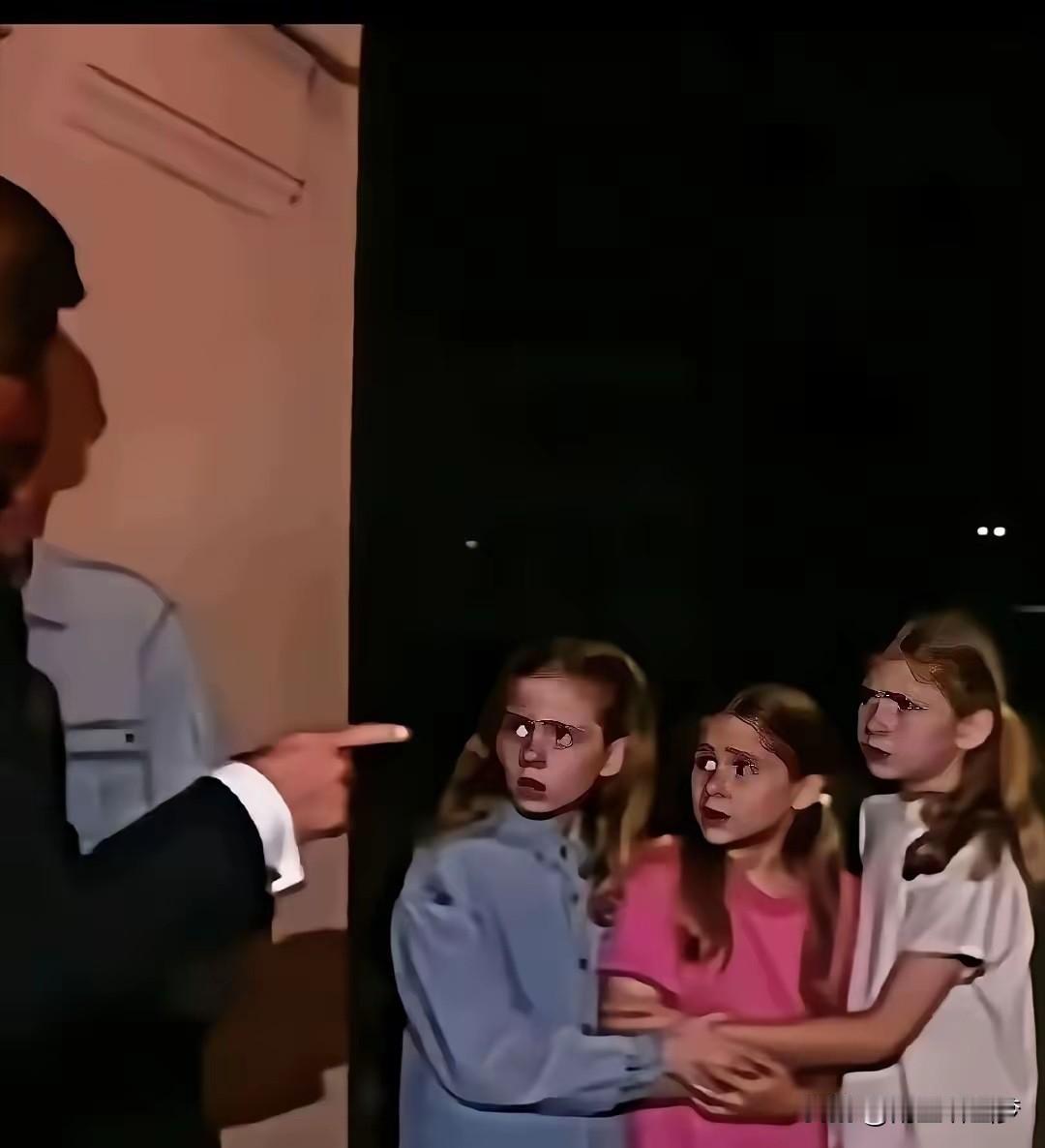 萝莉岛真正的魔鬼在人间
可怜的孩子们
这眼神，叫人心碎💔