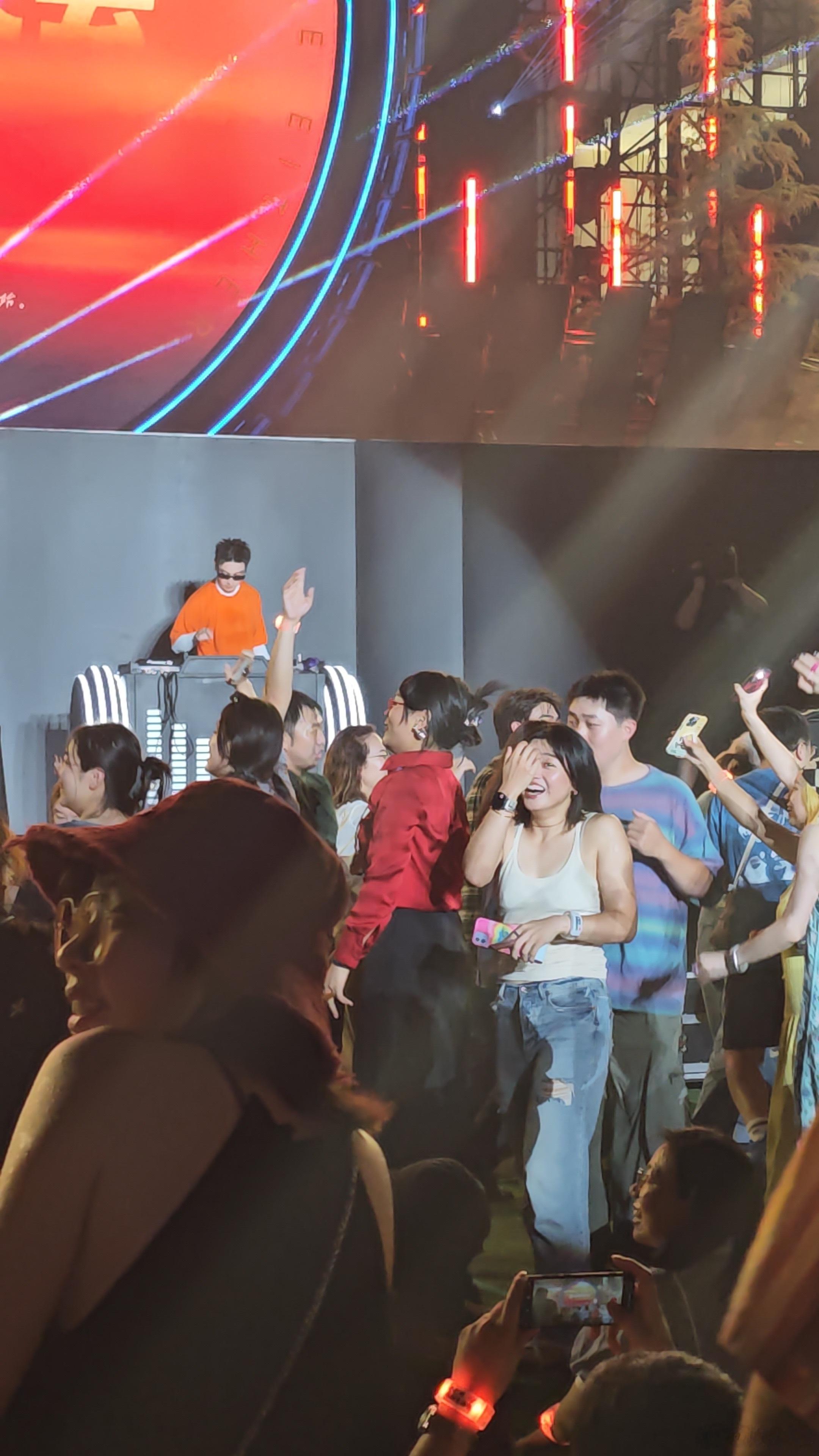 #这英模仿那英还是太全面了# 这英不就是妥妥的贴脸开大吗？让人看着都预料不到，不