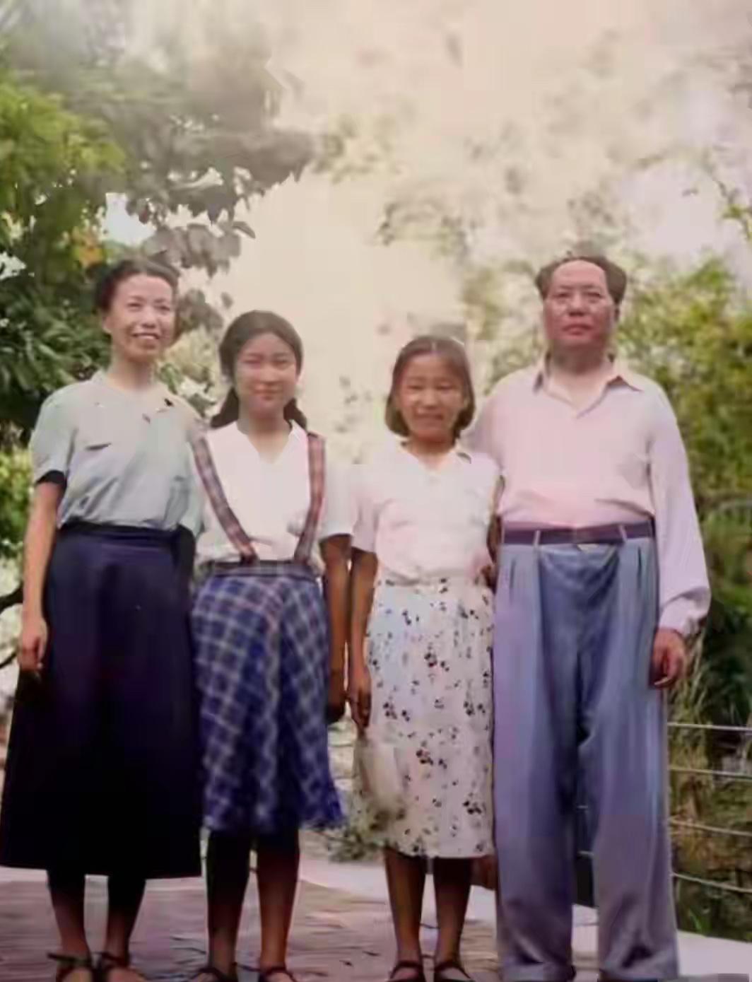 这张照片弥足珍贵，建议大家点赞收藏，