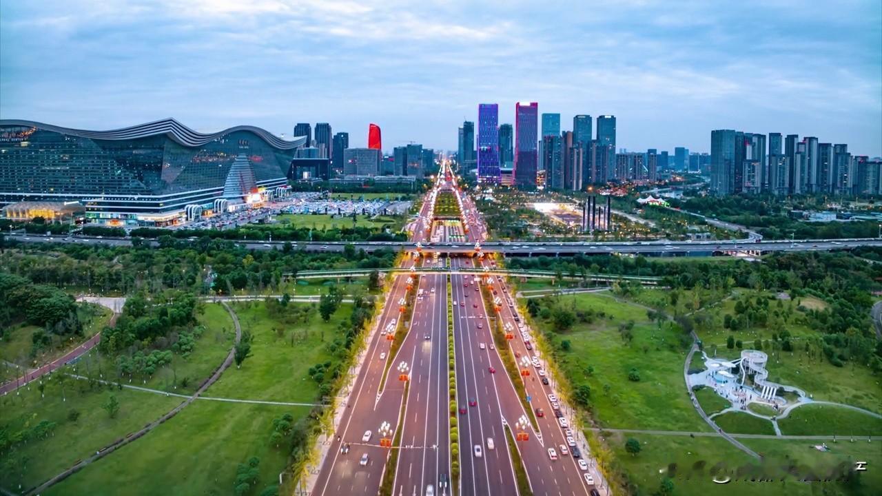 下半年在成都买房？这7条避坑指南，条条扎心，建议收藏！

1️⃣ 别死磕新规房，
