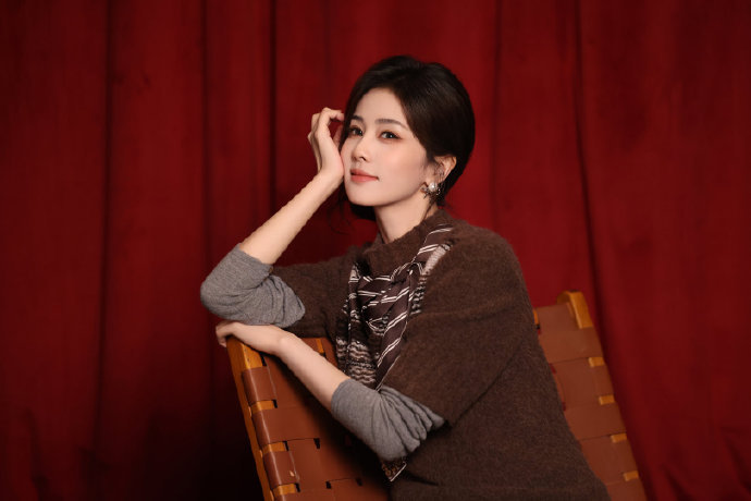 白鹿秋日女友感白鹿秋日栗子塑 ​​​色调太有代入感了，白鹿秋日栗子塑，针织质感加