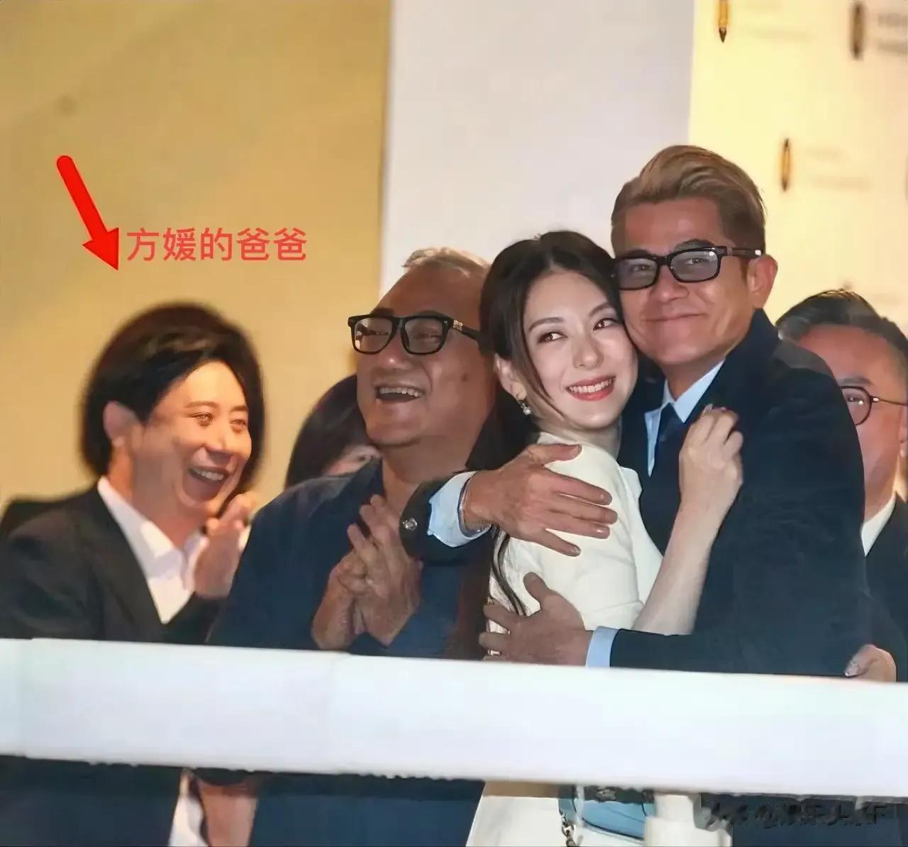 郭富城和方媛现身香港赛马场
近日，有媒体爆出了郭富城和他妻子方媛在香港赛马场的一