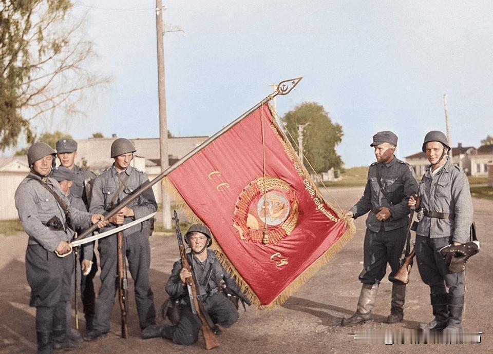 苏芬战争初期，苏军的表现还真是拉垮啊——1941年8月15日，芬兰士兵在镜头前展