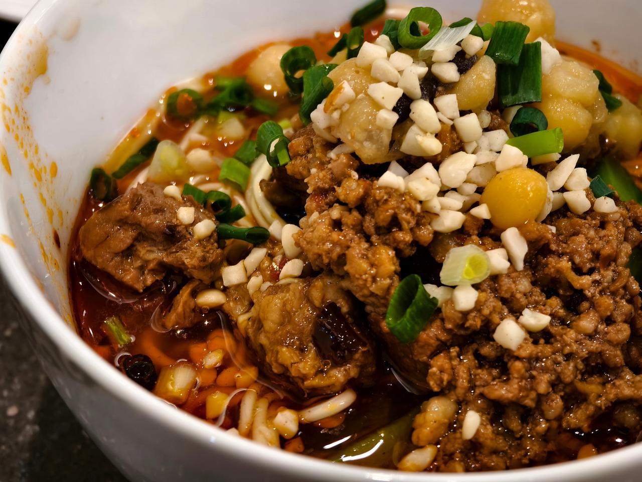 今天下午会多，都开完了赶不上灰机，所以早点来休息室，吃完就在这里上班了。

牛豌