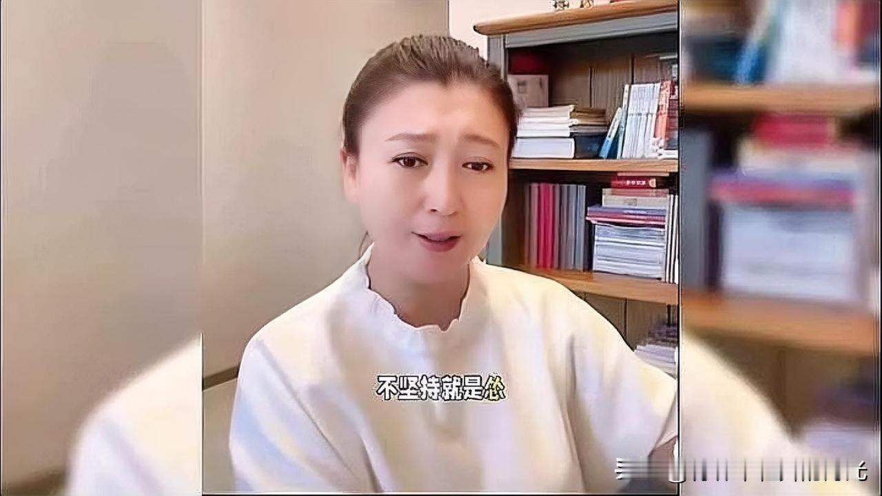 闫学晶想翻身
这回难度太大了
原来她不止一次说过错话
你说在直播间跟大家伙瞎侃也