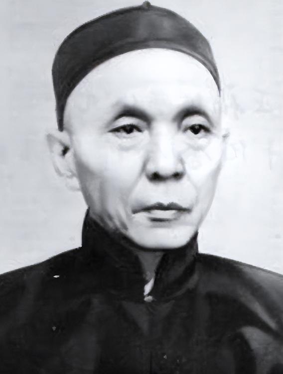 1900年，晚清通缉犯黄乃裳与白人国王查尔斯签下一份999年的垦殖契约，并带着1