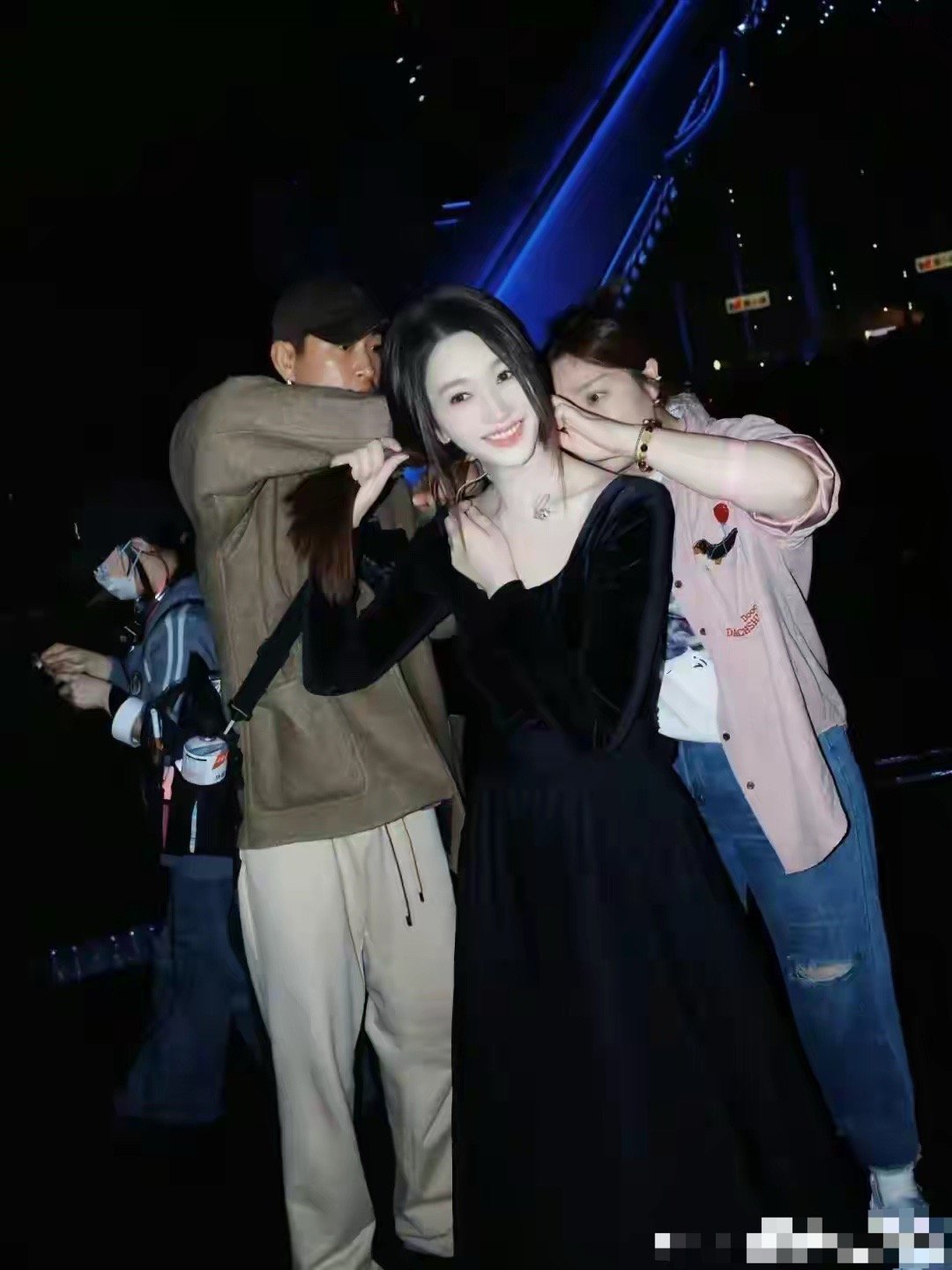 她让我对冷白皮有了具象化的认识，乘风2026中李小冉这肤色 