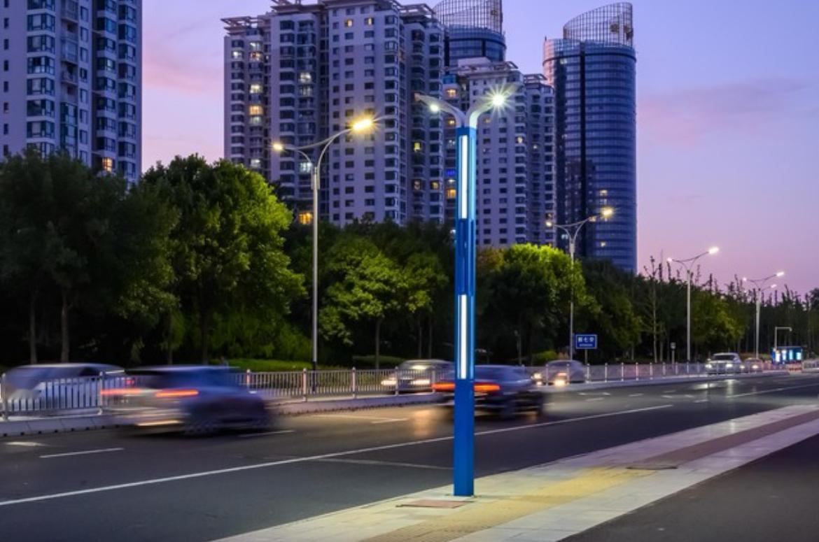 年岁渐长，慢慢褪去了事事辩解的执念。
终会明白，懂你的人，自然心有默契，无需多言