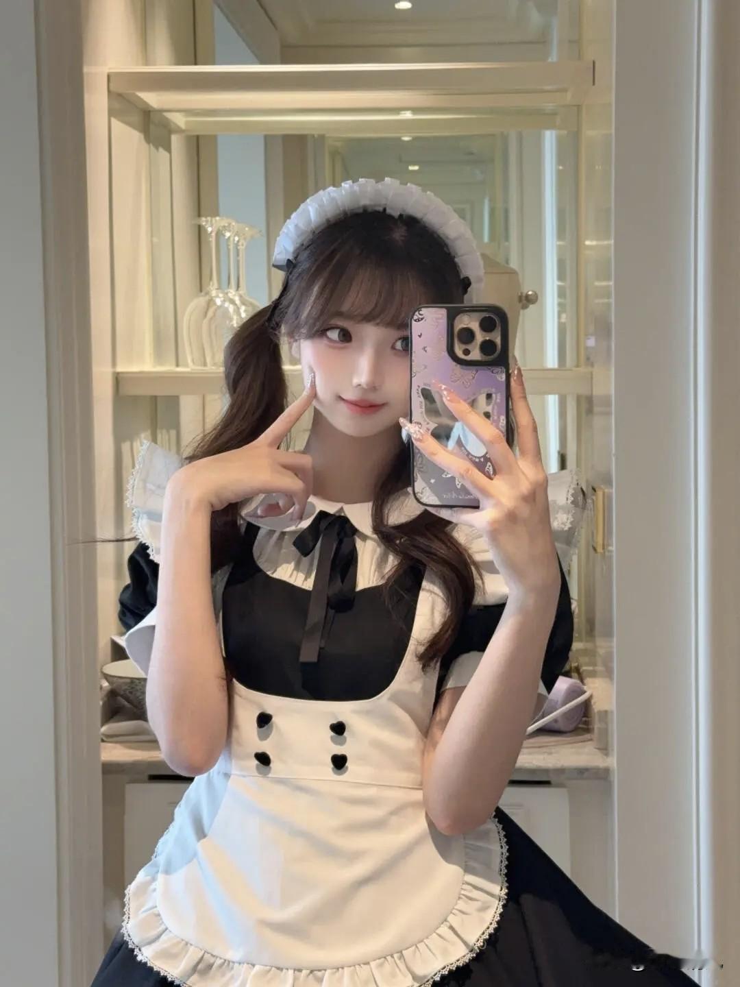 今天是你的女仆，喜欢吗？今天翻照片，看见自己穿女仆装的样子，突然有点不好意思，又