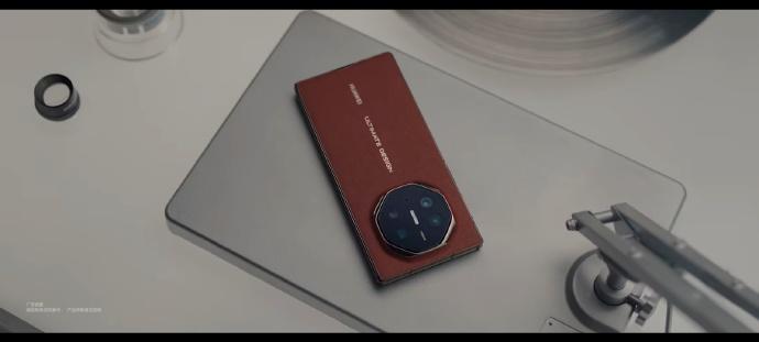 华为Mate XT非凡大师的外观公布了，后摄Deco采用八边形设计，和华为Mat