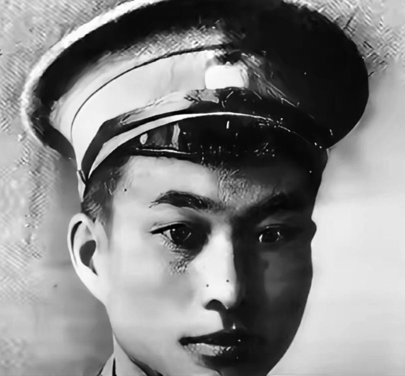 1950年，尚小辰脱下军装扎进铁路。28年后，云南军营里，陈知建一眼认出他：“尚