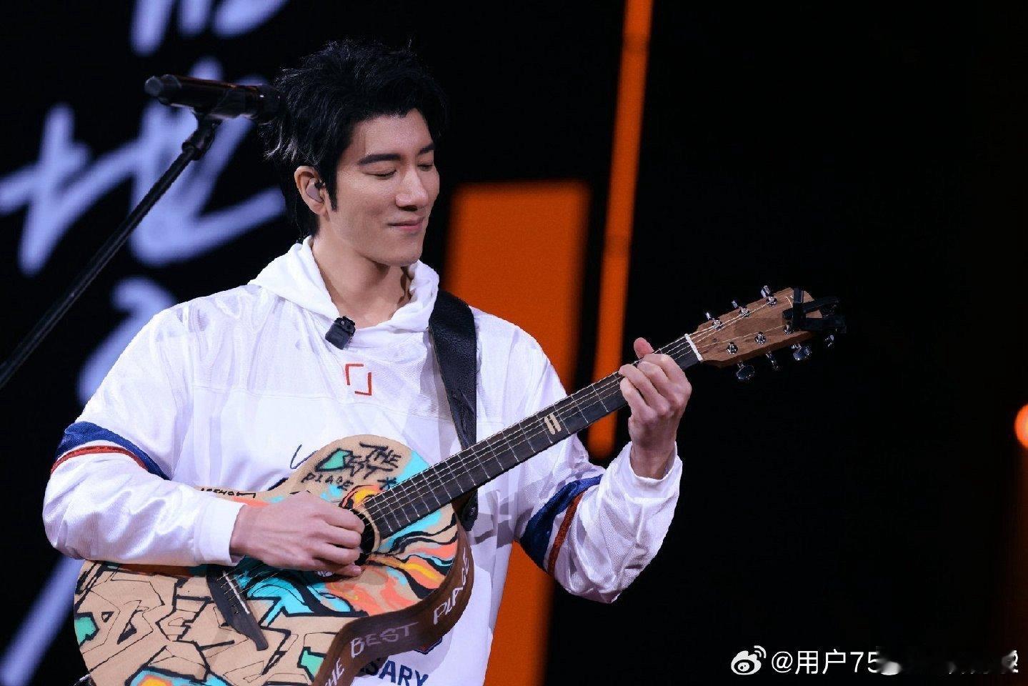 在王力宏身上看到了音乐的明媚 王力宏的演唱会果然是洗班味神器，从电吉他响起的那一
