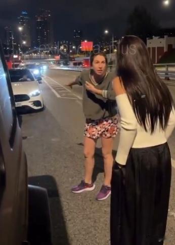【⛽️ 莫斯科的俄罗斯人已经准备好为汽油互相撕咬了】人们的神经已经濒临崩溃：两名