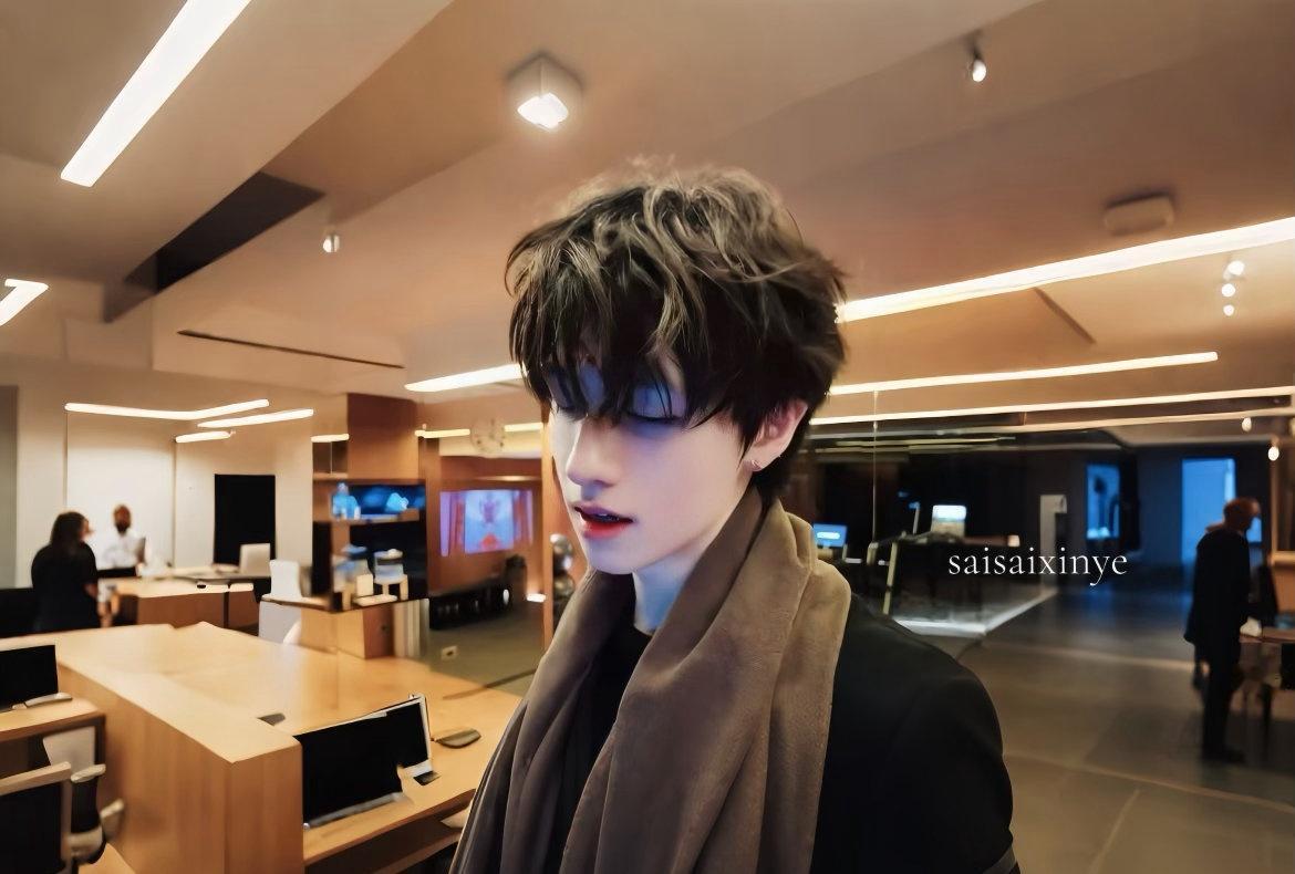 朱志鑫朱志鑫出席prada米兰男装秀朱志鑫 05122x日志 

⑅⁺. ꙳𝒜