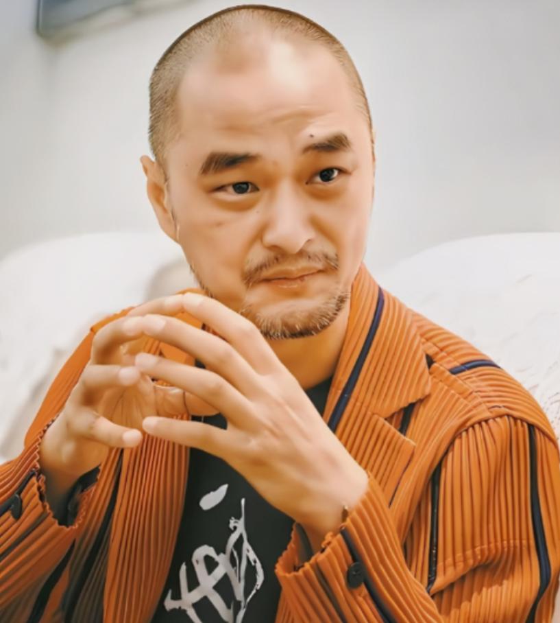 “我就是好色，我当妇科医生，我能光明正大地看女人。”1998年，一个29岁的医学