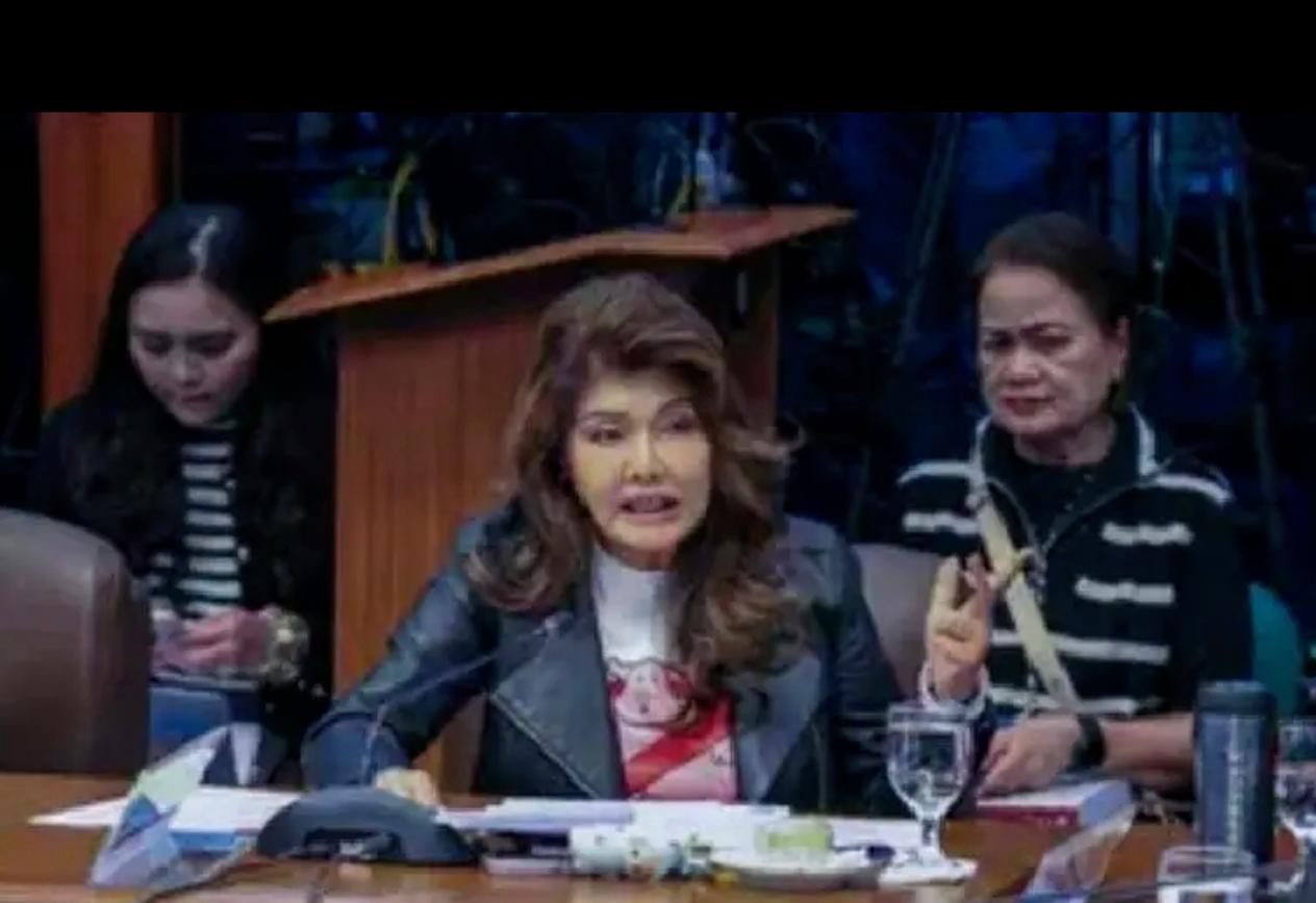 就在刚刚

参议员伊梅·马科斯在蓝丝带委员会11月14日（周五）举行的听证会之前