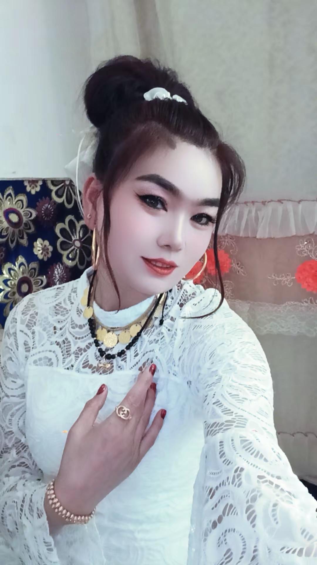 چىرايلىق ناخشا ئكەن ئاڭلاپ بېقىڭلار
