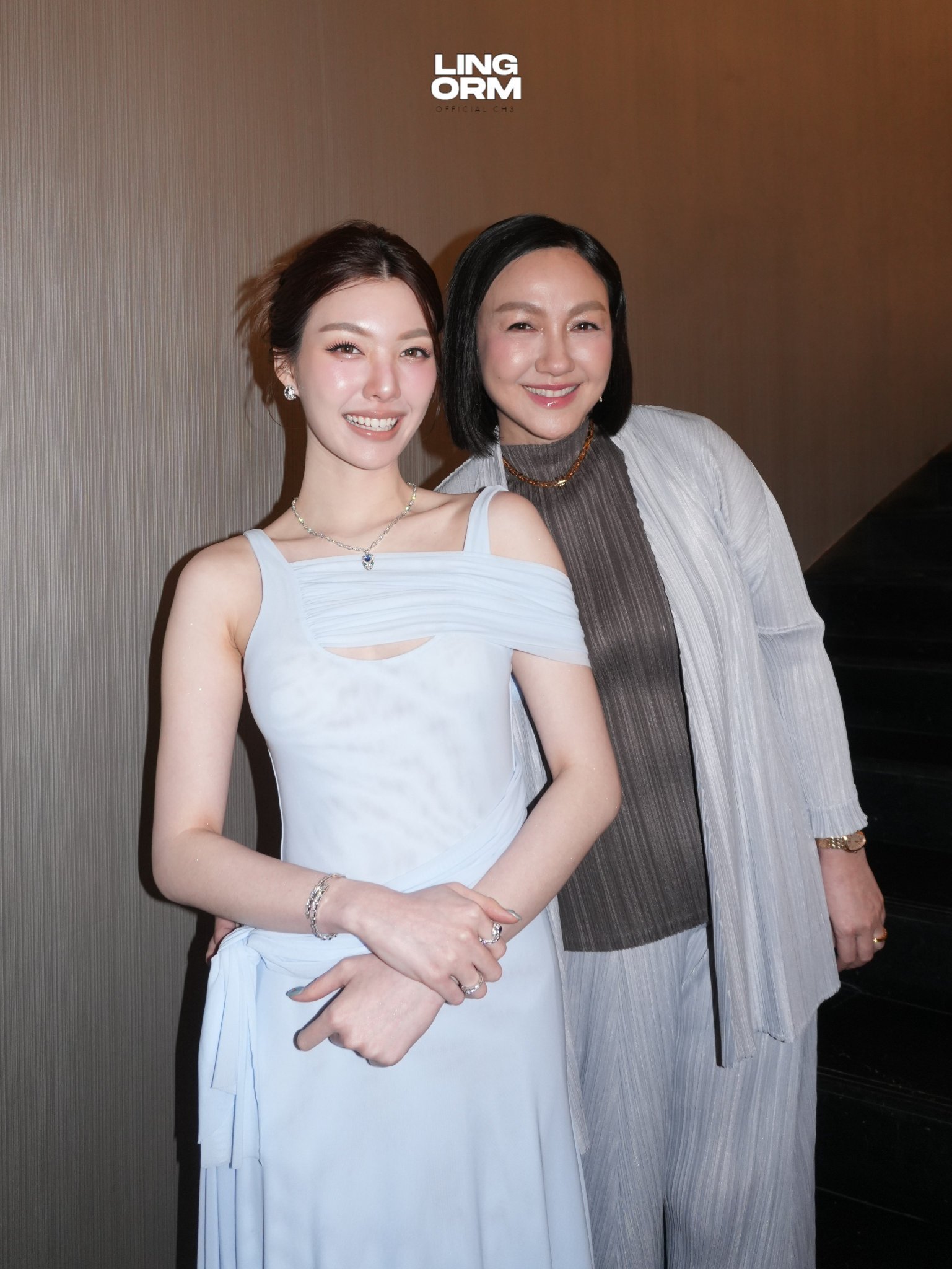 官推更新Orm：今天和妈妈参加活动🥰CENTRAL MOM MOMENTS W