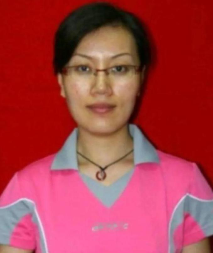张铁生蹲了十五年大牢。他媳妇董礼平等了十五年。她是沈阳农业大学的讲师，两人是同窗