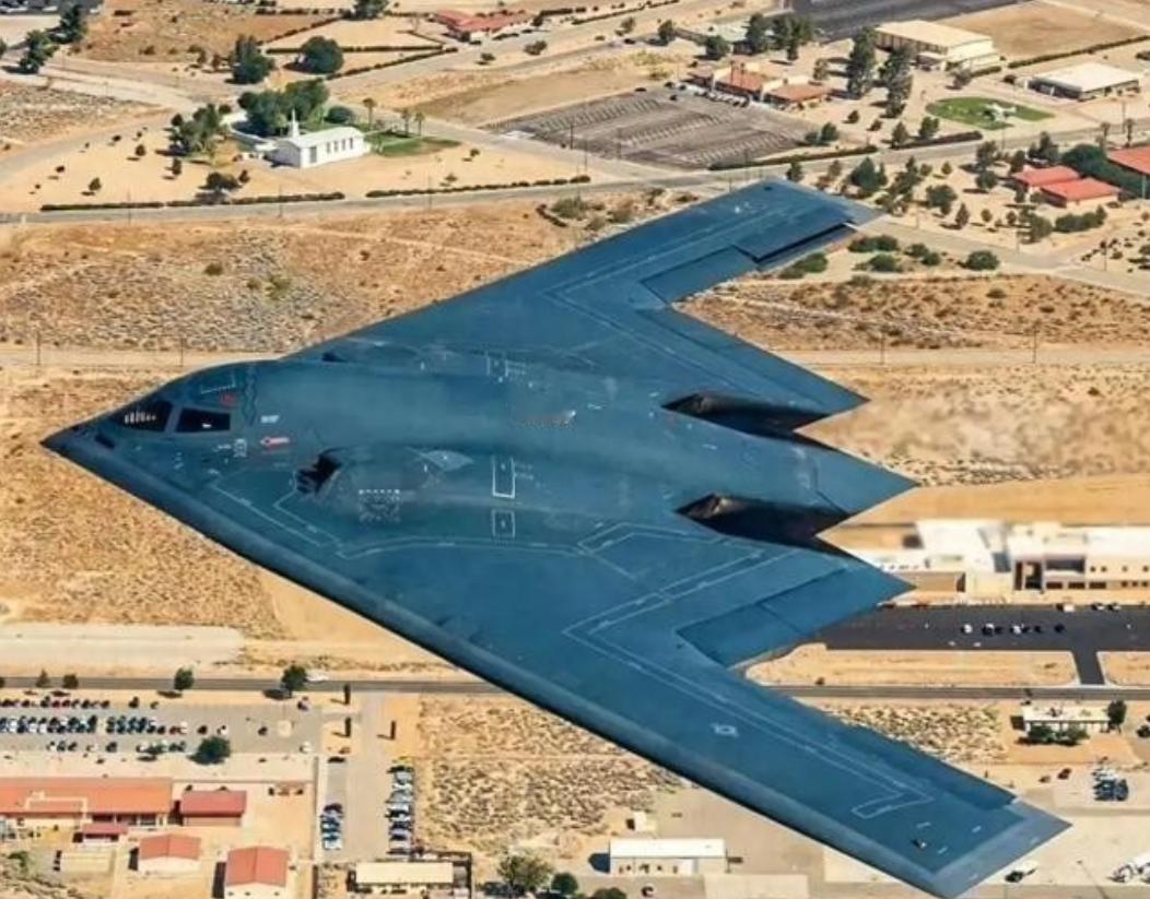 B-2看着像无解
实际赢面没那么玄
美军打伊朗的剧本写得很清楚

B-2从本土往