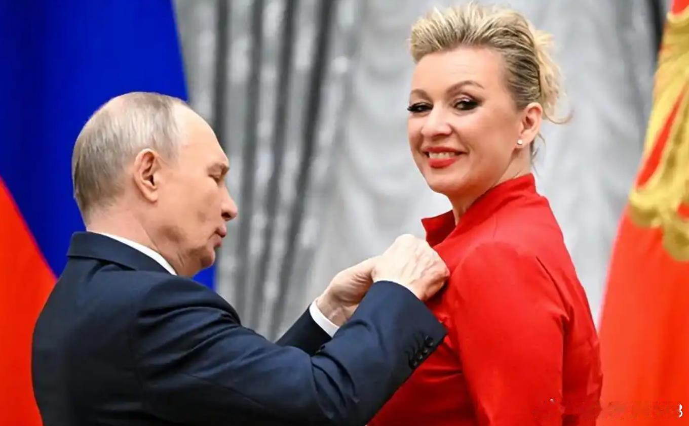 扎哈罗娃生日当天获普京颁发勋章：在中国长大，能讲一口流利北京话------12月