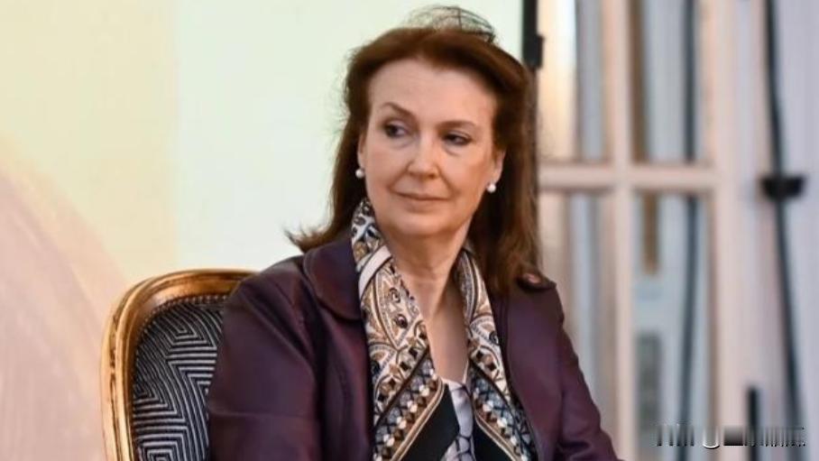 米莱还是喜欢跟美国。在第79届联合国大会上， 在解除对古巴封锁的投票环节，只有美