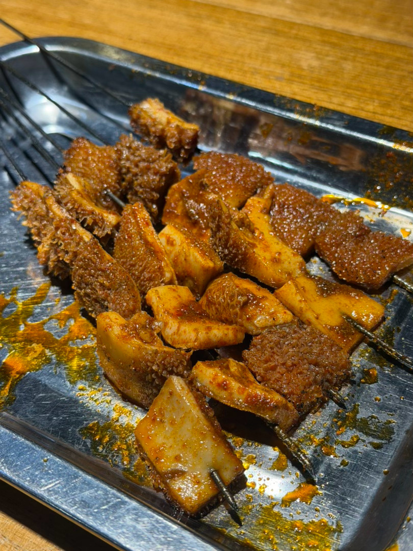 啊啊啊啊啊！这才是真的奶皮子酸奶吧！老板每天新鲜手工做，是真的牛奶皮子，很丝滑轻