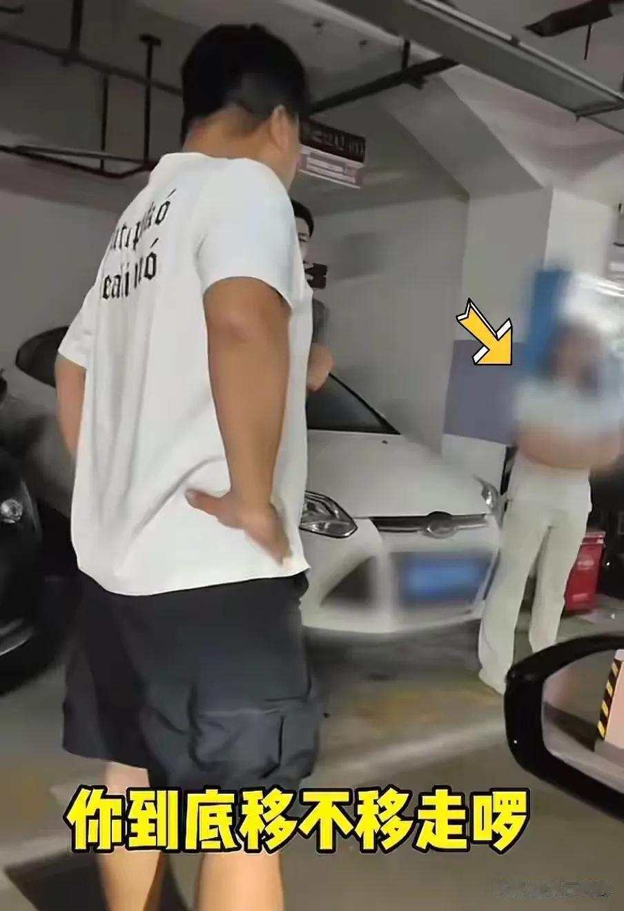 最讨厌这种不讲理的女人了，还是一个小区，怎么会有这么不讲理的人？
看到长沙的女车