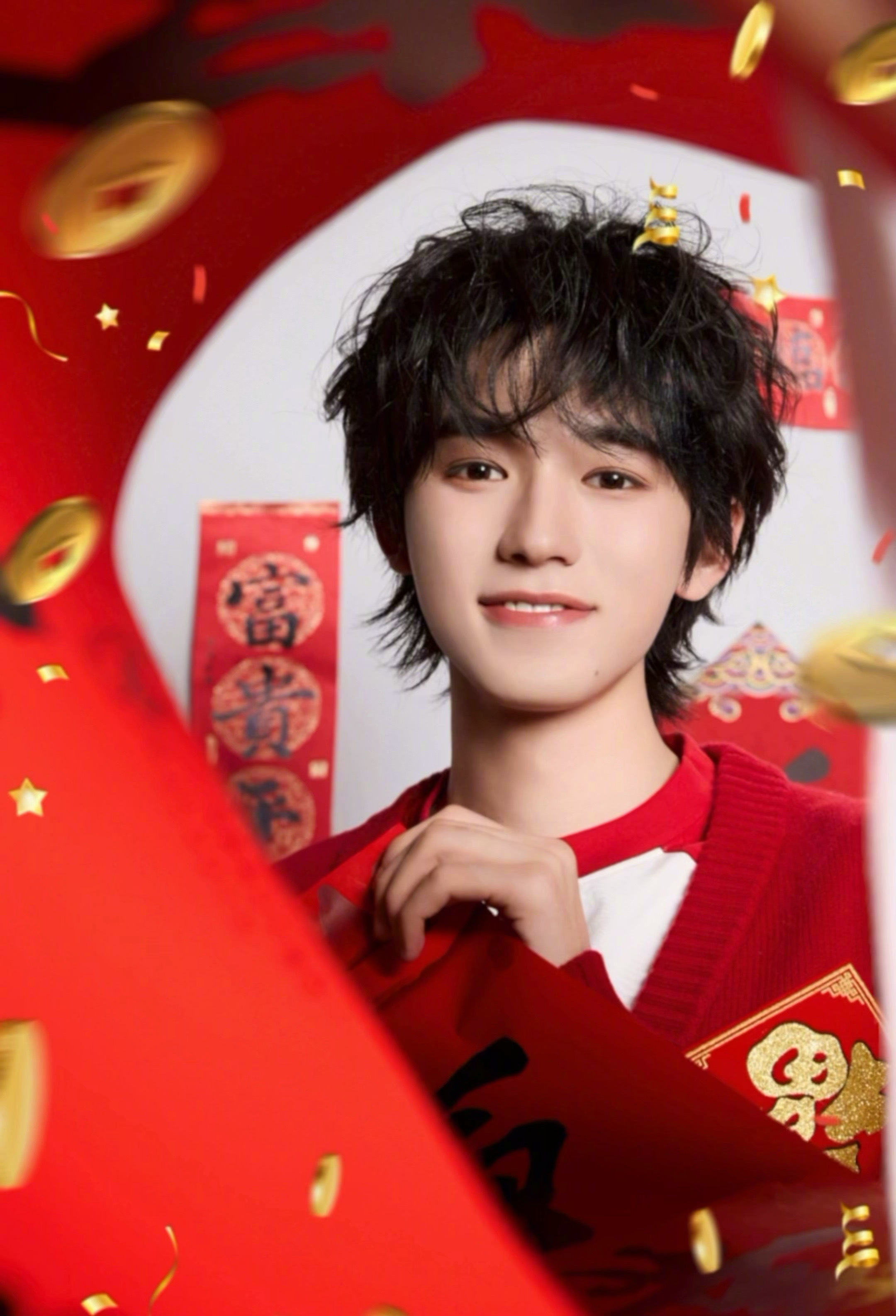 宋亚轩又有新的珍珠战衣了宋亚轩复刻珍珠小子表情包 在最新发布的九宫格照片里悄悄埋