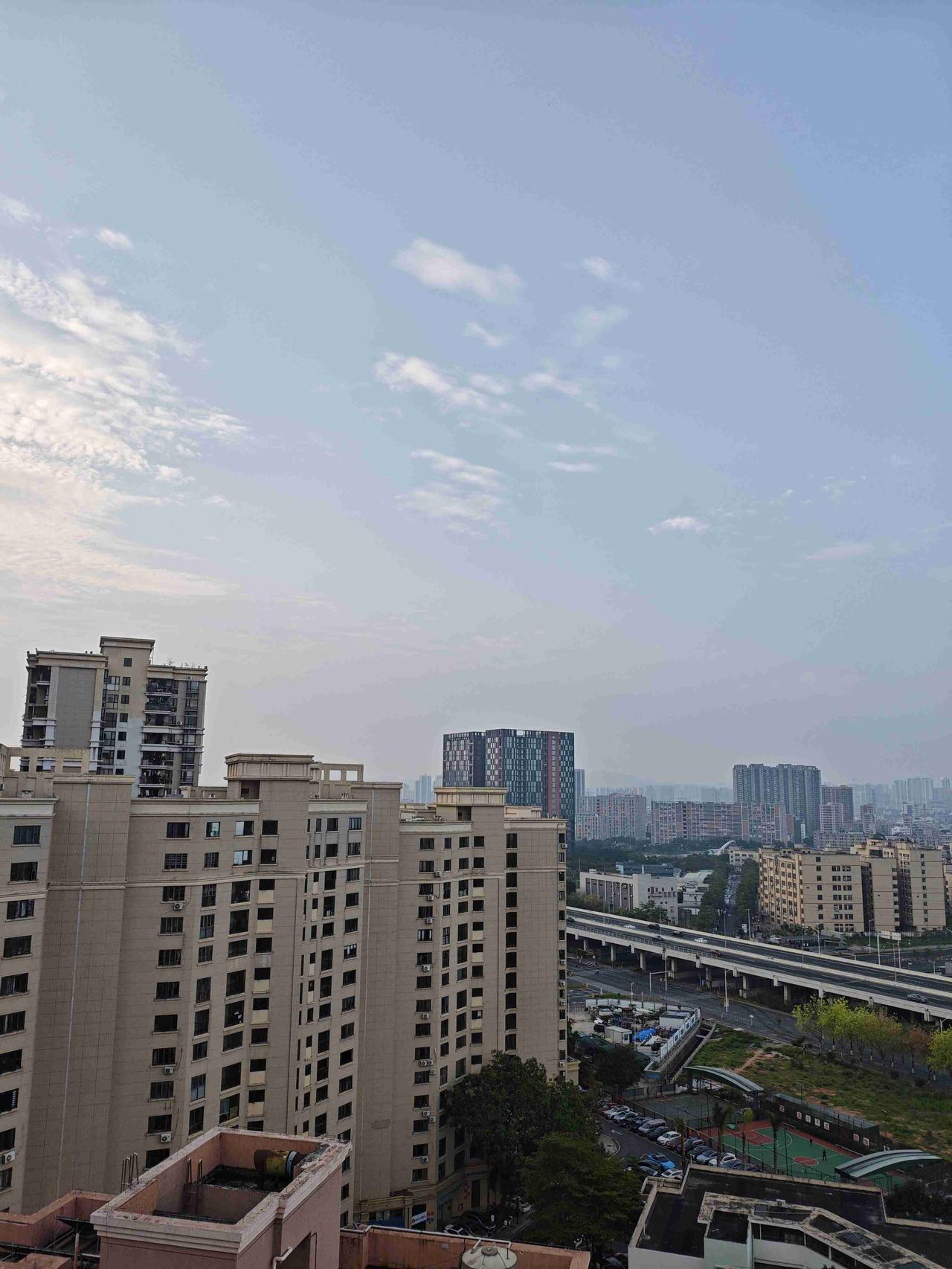 我的今日状态：😁轻松愉快
我这里的天气：🌤️多云，深圳今日多云气温22度到3