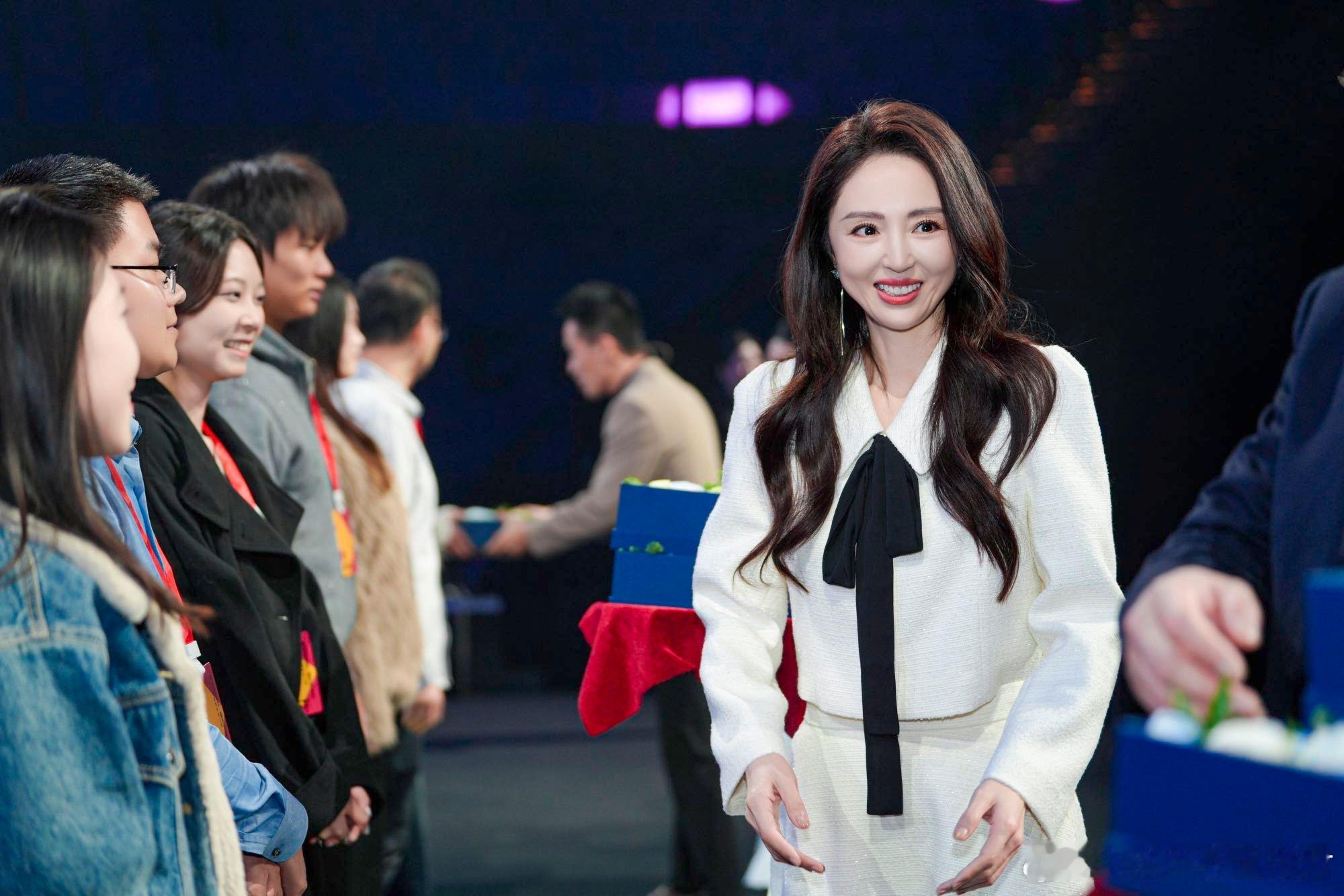 董璇端庄大方的美丽，真的是太让我觉得心动了呀，现场活动的状态也是超好的！咱们的大