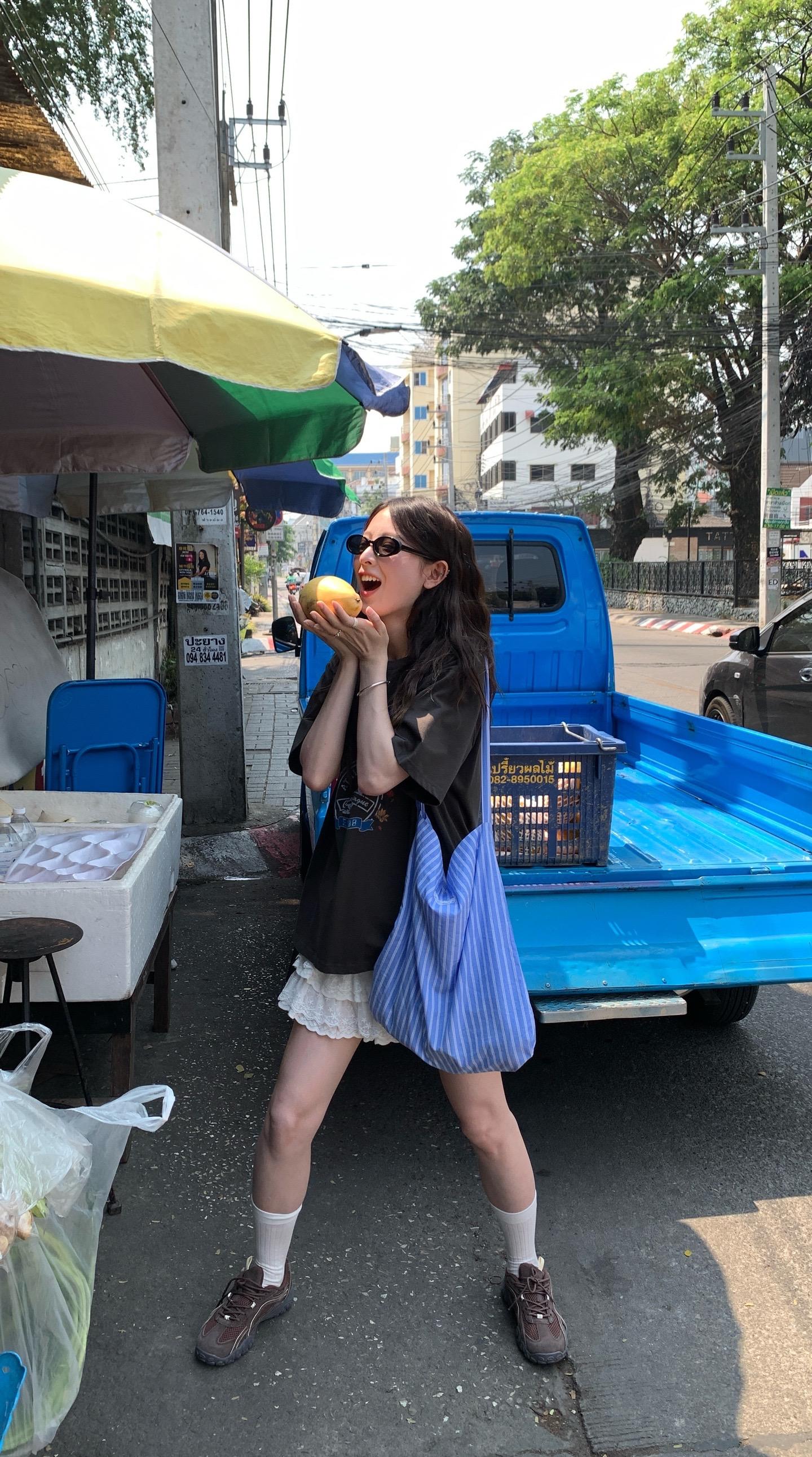 不用担心我的生活 我太爱我 在哪都明媚。