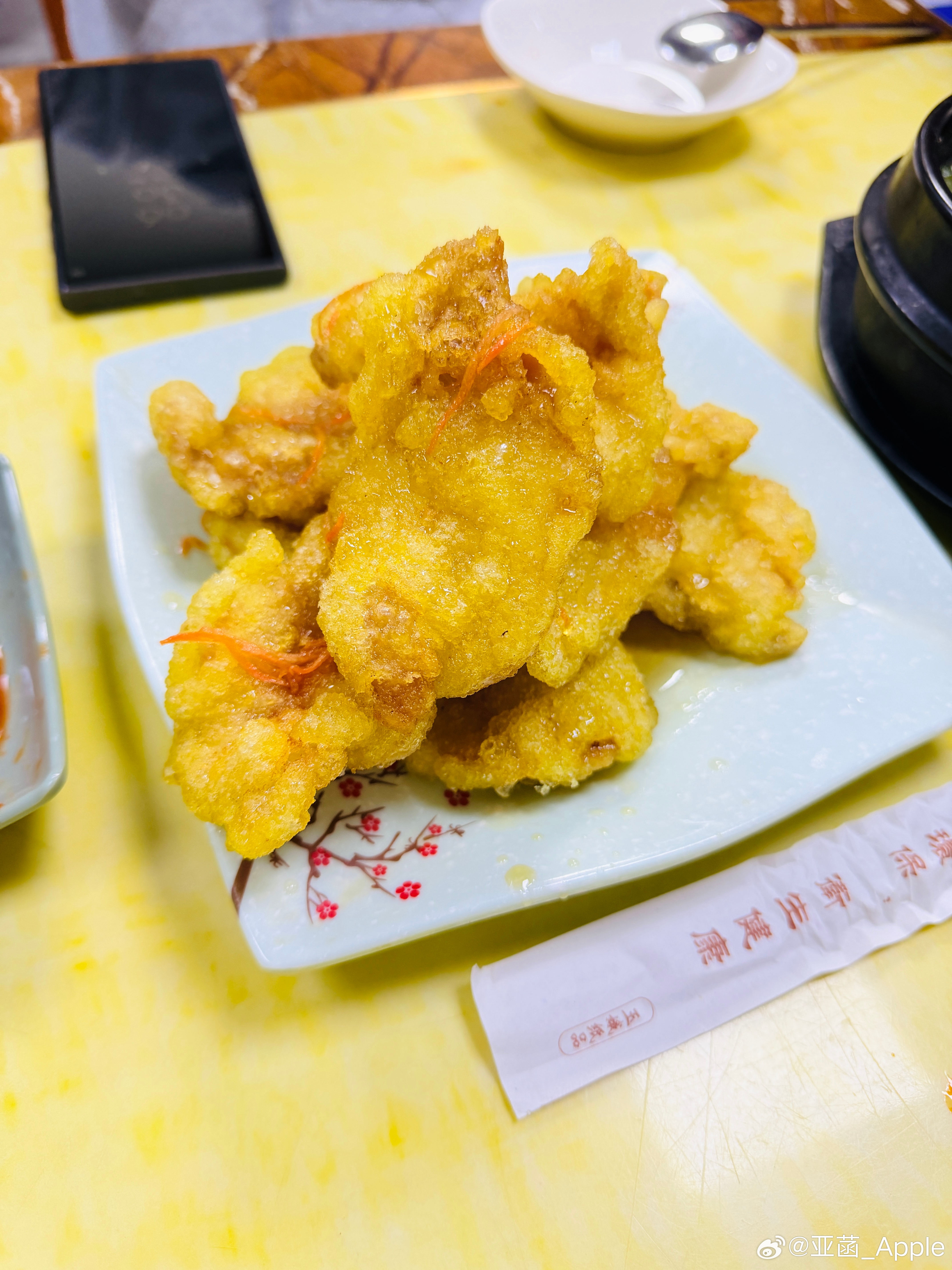 分享今日份的晚餐太好吃了！当我们坐进来发现只有我们这一桌在讲普通话，剩下几桌都在