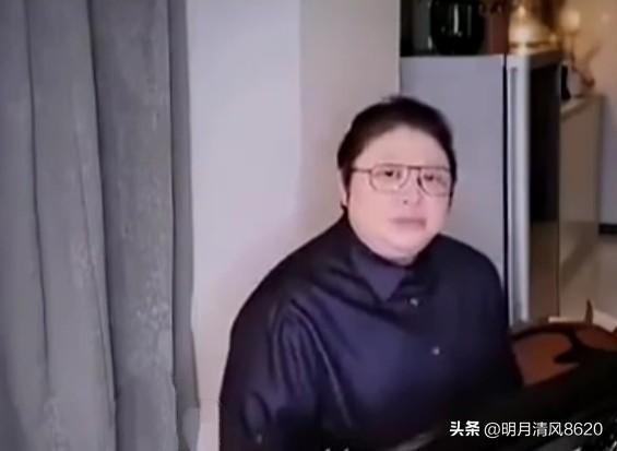 当局者迷

韩红面对网友的非议十分的不解，在一段简短的视频中，韩红老师回应，她曾