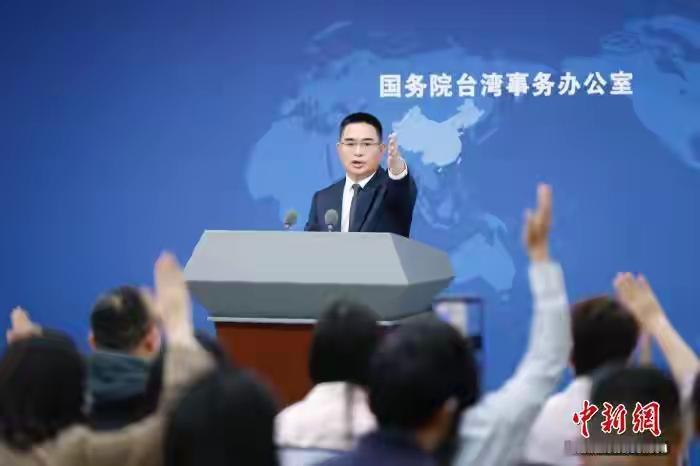 民调显示，台湾岛内61.6%民众幡然醒悟，认为主动谈判才是唯一活路
 
岛内最新