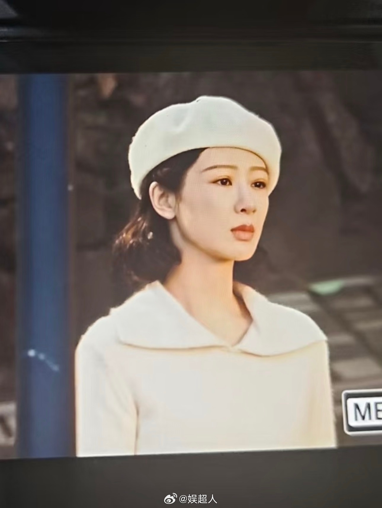 杨紫董竹君贝雷帽路透杨紫董竹君贝雷帽造型 好美的贝雷帽董竹君扑面而来的故事感～ 