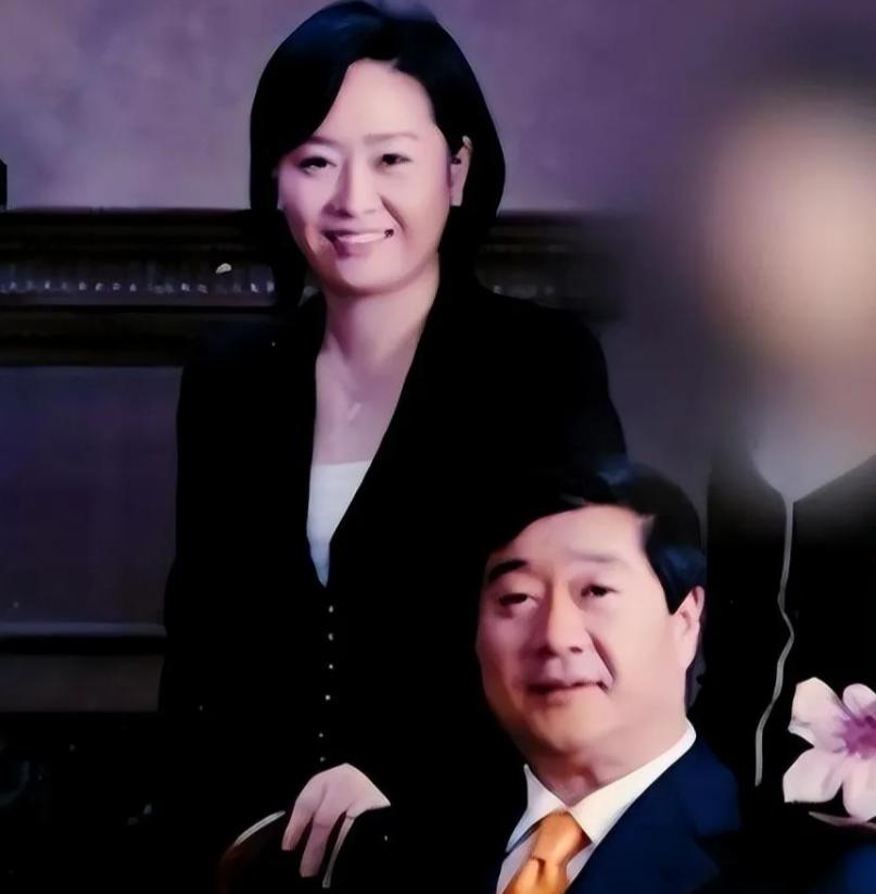 2016年，韩国顶级财阀夫人李美兰，这位出身名门、备受瞩目的女性，竟被发现从精神