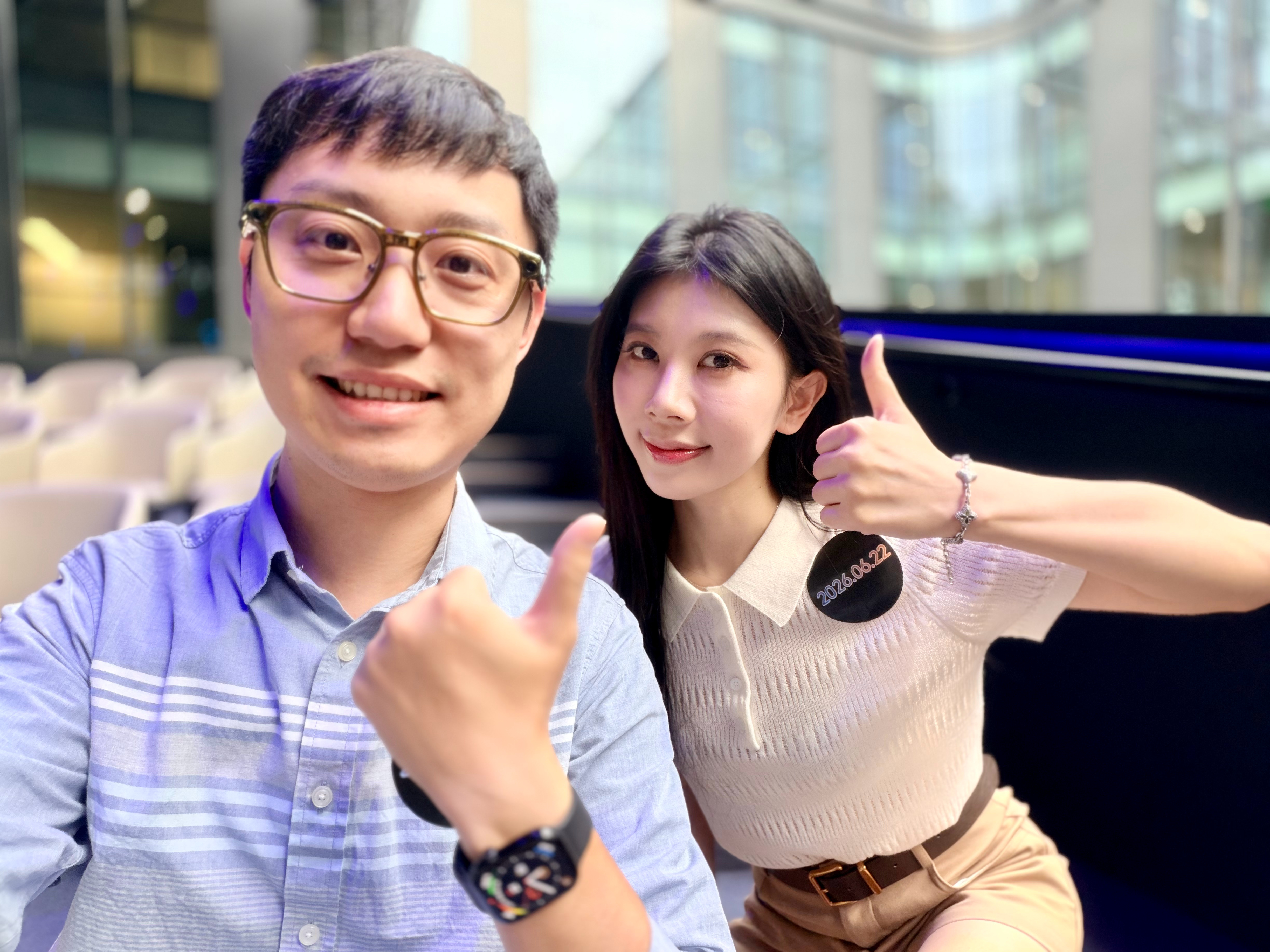 在理想L8发布会的彩排现场，车就不说了明天下单，还偶遇了之前L6的车展直播搭档理