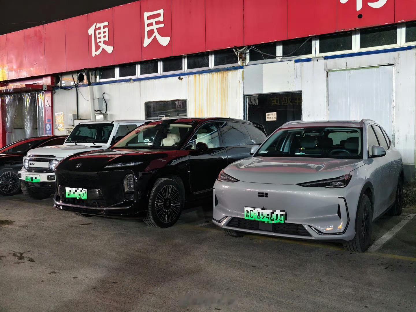 豪车换购ES8成热门选择蔚来ES8拥有5.28米超长车身、3.13米超宽轴距，双